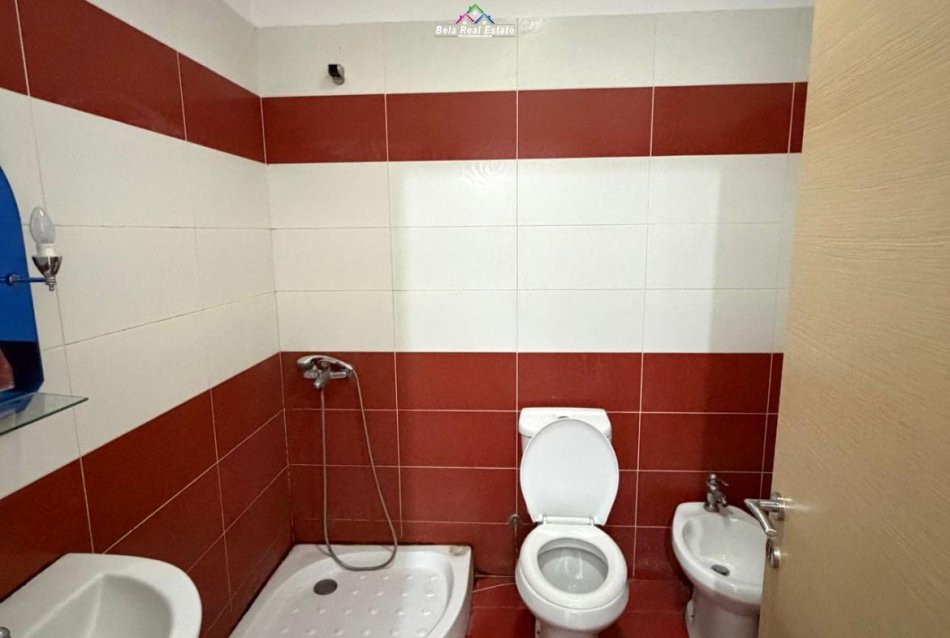 Tirane, jepet me qera apartament 2+1 Kati 6, 75 m² 520 € (Rruga Teodor Keko)