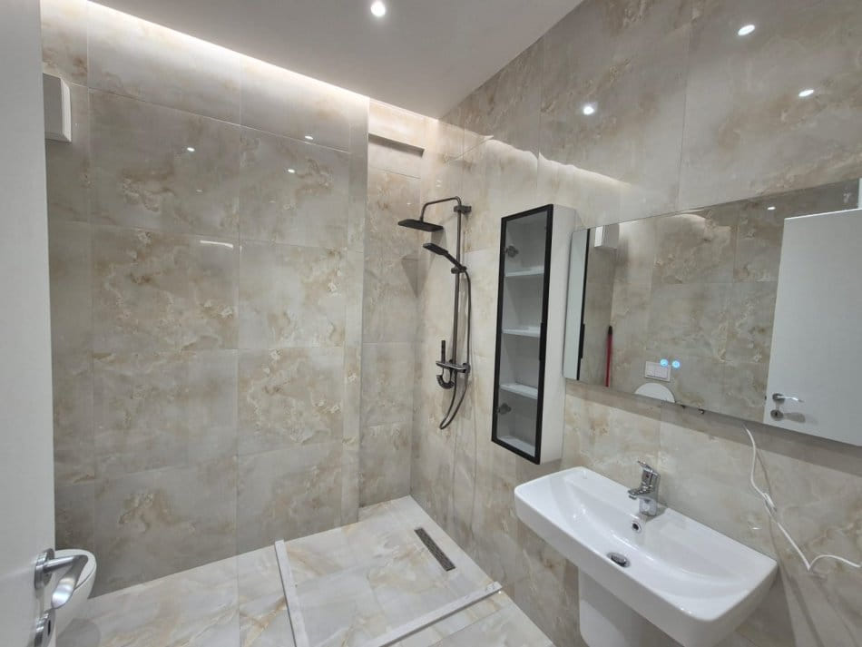 Tirane, jepet me qera apartament 2+1+Ballkon Kati 3, 90 m² 1.200 € (rruga e dibres)