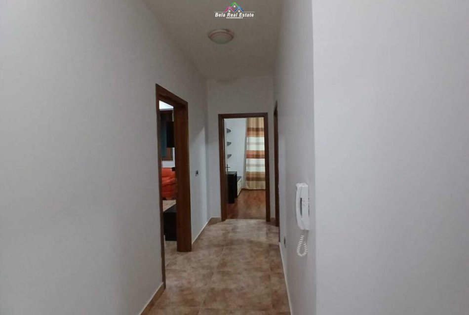 Tirane, jepet me qera apartament 1+1 Kati 10, 100 m² 600 € (prane kishes katolike)
