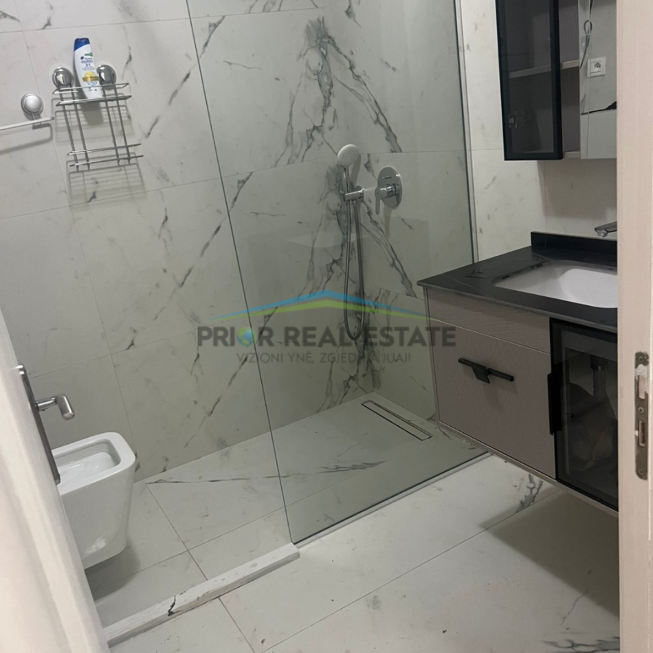 Tirane, jepet me qera apartament 1+1+Ballkon Kati 4, 66 m² 700 € (Kodra e Diellit)
