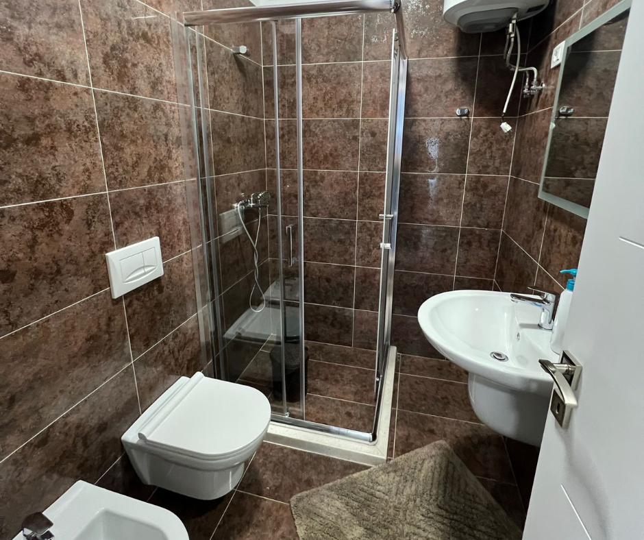 Tirane, jepet me qera apartament 2+1 Kati 3, 750 € (Rr. Dritan Hoxha (Aura))