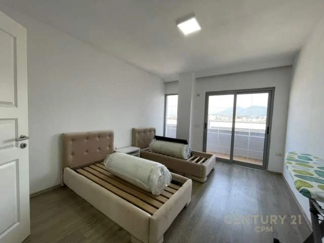 Tirane, jepet me qera apartament 2+1+BLK 120 m² 690 Euro (komuna eparisti)