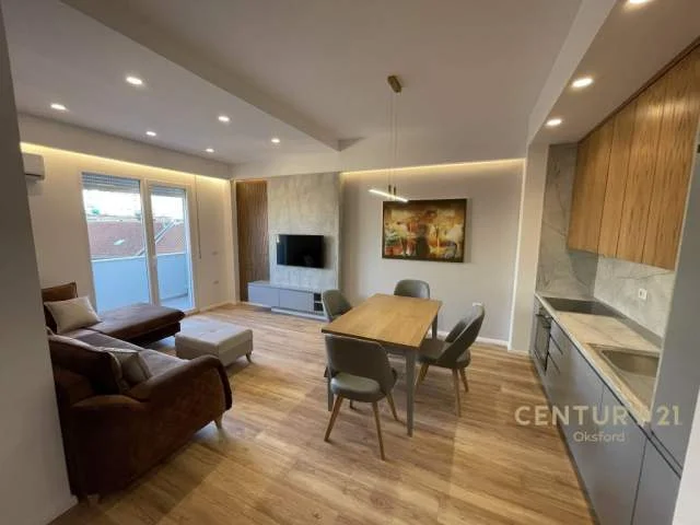 Tirane, jepet me qera apartament 1+1 80 m² 700 Euro (selvia)