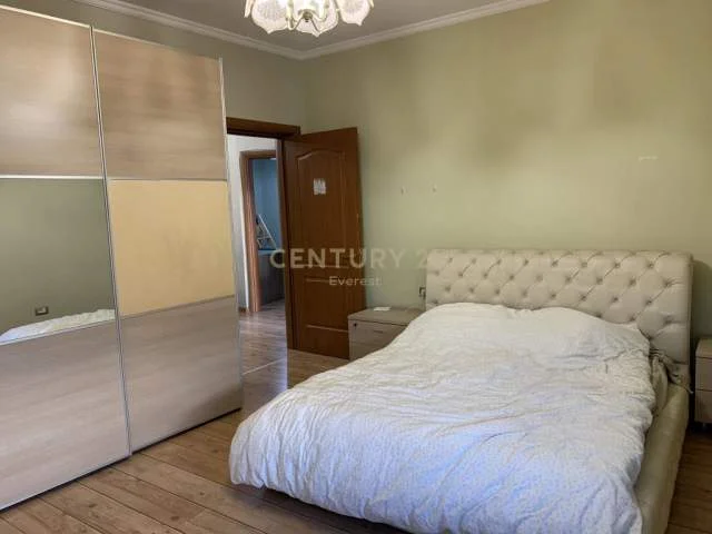 Tirane, jepet me qera apartament 700 Euro (ish restorant durresi)