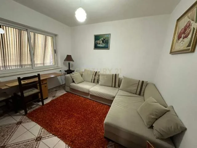 Tirane, jepet me qera apartament 100 m² 600 Euro