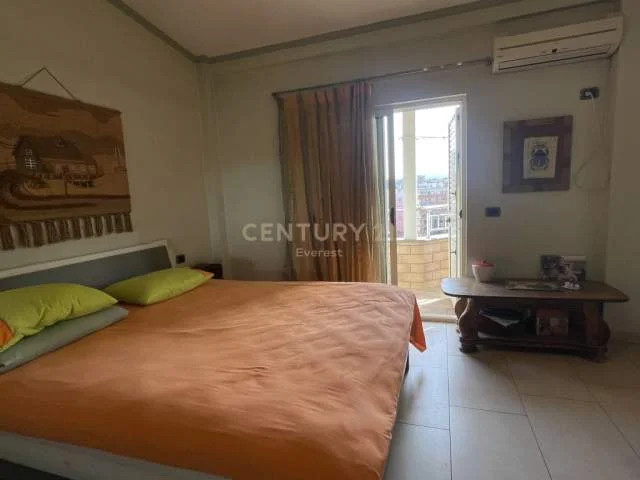 Tirane, jepet me qera apartament 243 m² 1.000 Euro (shkollla e baletit)