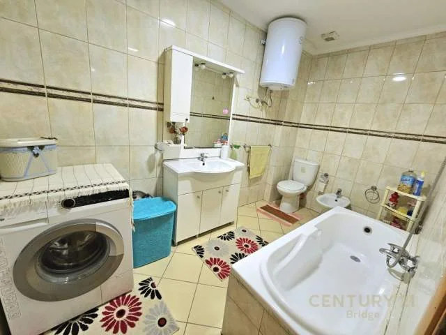 Tirane, jepet me qera apartament 112 m² 600 Euro