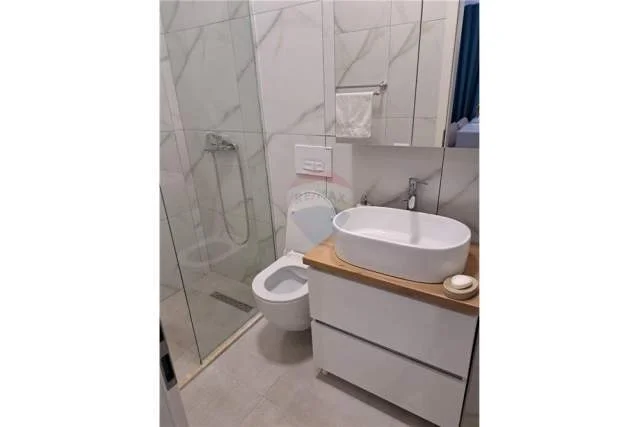 Tirane, jepet me qera 1+1 Kati 5, 55 m² 400 Euro (Ali Dem)