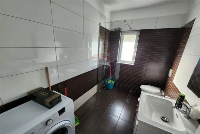 Tirane, jepet me qera apartament 1+1 70 m² 550 Euro