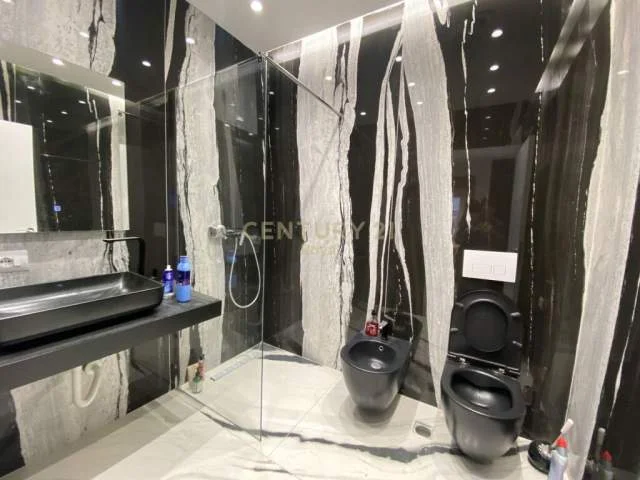 Tirane, jepet me qera apartament 2+1+BLK Kati 11, 125 m² 1.000 Euro (Ish fusha aviacionit)