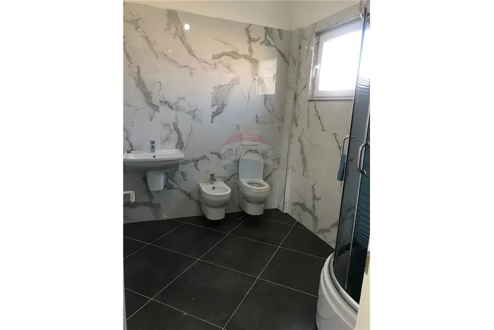 JEPET ME QIRA APARTAMENT 2+1 ne Kinostudio