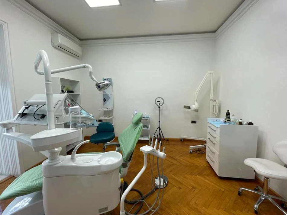 Dyqan/Zyre Me Qera Tek Myslym Shyri, Tirane.