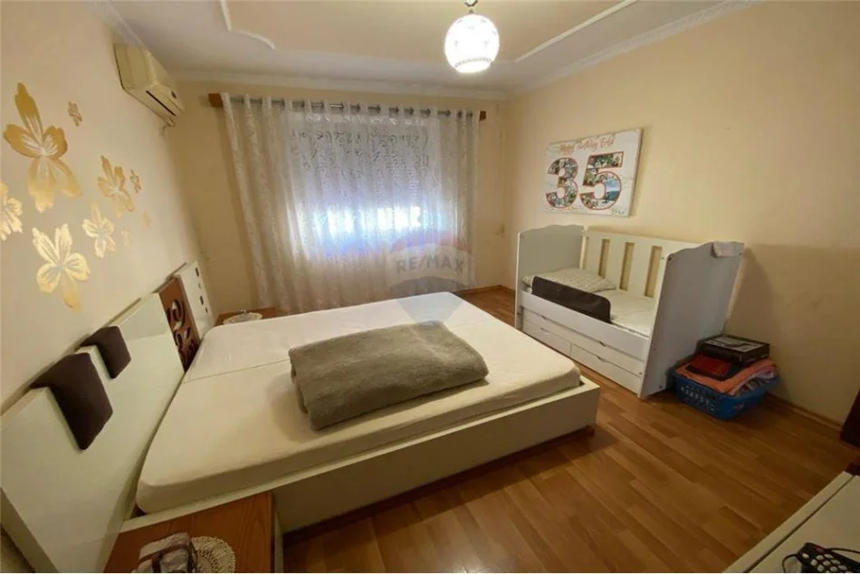 Shitet apartament 2+1+2 te sheshi Wilson, 175'000 Euro