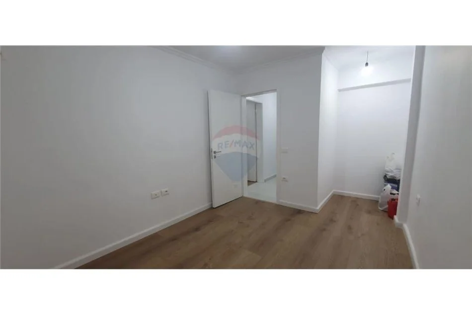 SHITET APARTAMENT 2+1 TEK GJYKATA E RRETHIT TIRANE
