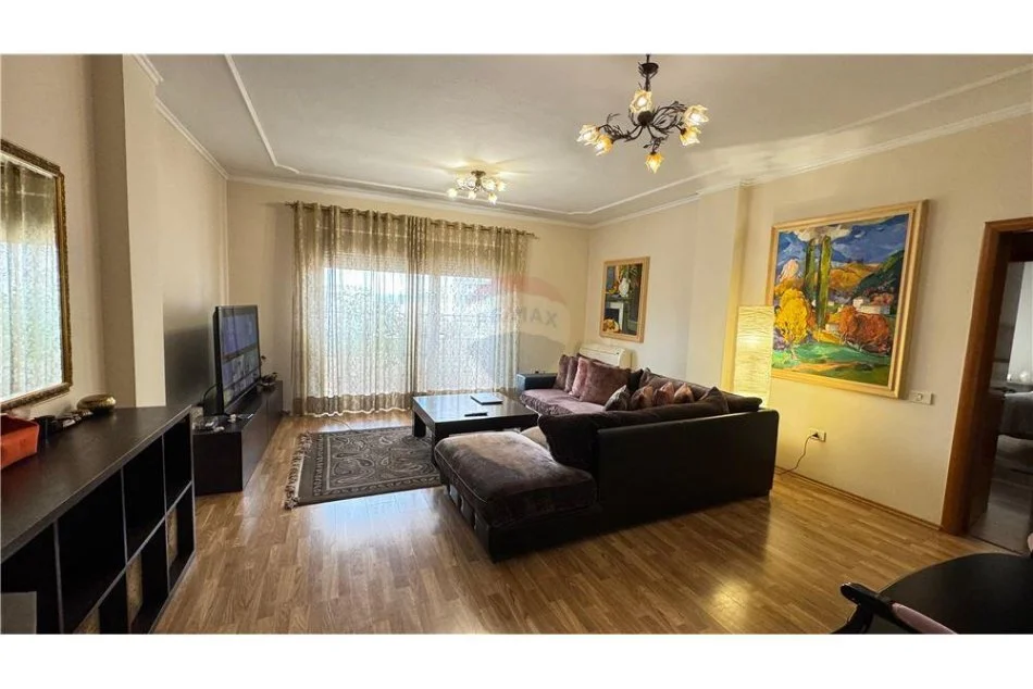 Tirane, shitet apartament 3+1, , 157 m² 349,000 € (Qender)