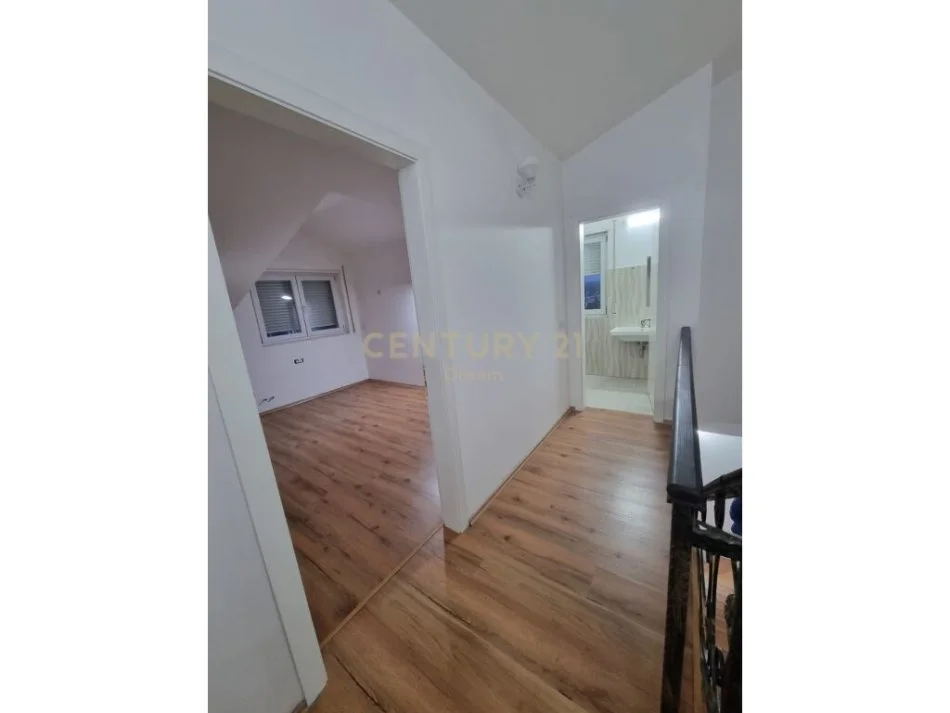 Tirane, jepet me qera apartament duplex Dublex, Kati 4, 155 m² 400 € (Fresku)