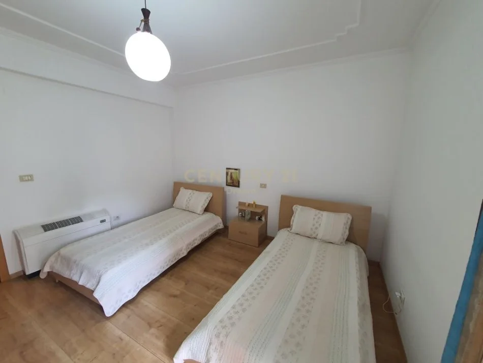 Tirane, jepet me qera Vile 3 Katshe, Kati 4, 600 m² (Oxhaku)