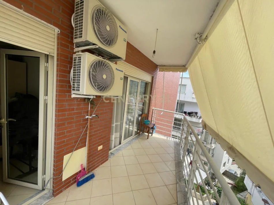 Tirane, jepet me qera apartament 1+1 Kati 4, 64 m² 450 € (liqeni i thate)