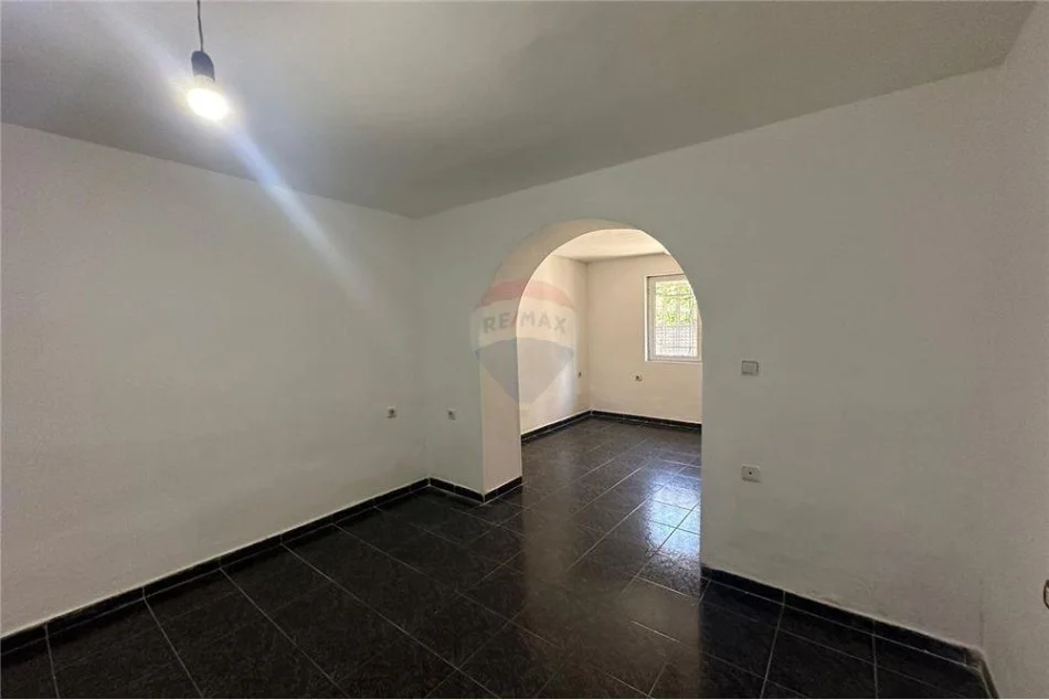 Tirane, shitet apartament 2+1 Kati 1, 86 m² 137.600 € (Rruga Muhamet Gjollesha - 21 Dhjetori)