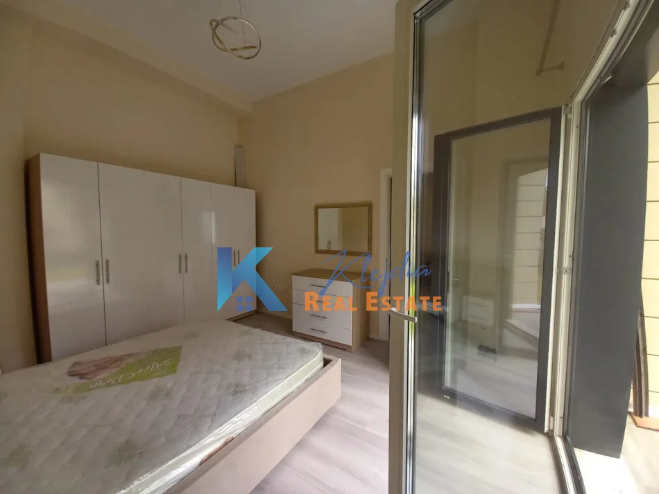 Tirane, jepet me qera apartament 1+1 Kati 1, 60 m² 500 € (Kodra e Diellit 1, afer kompleksit)