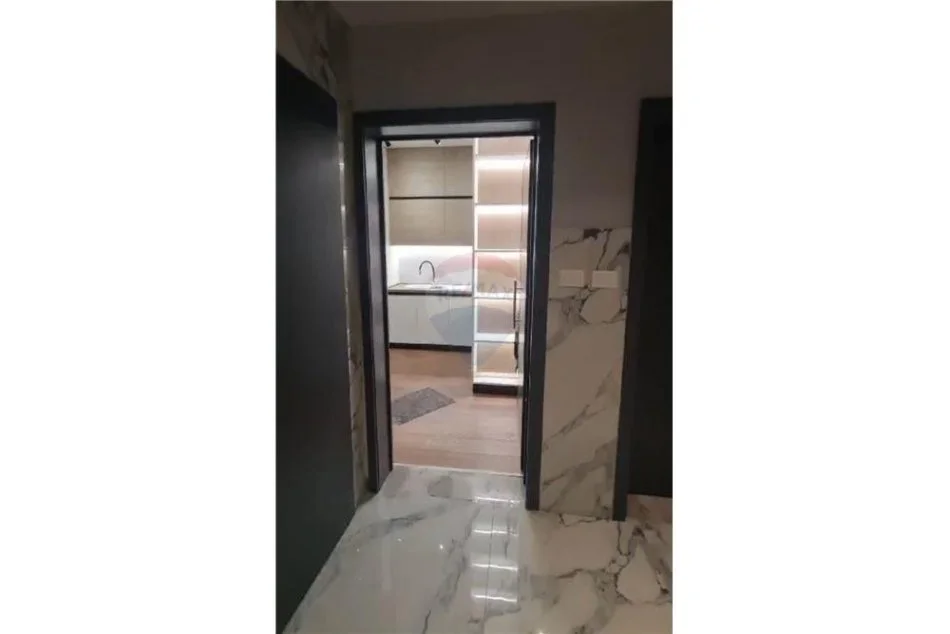 Tirane, jepet me qera apartament 1+1 Kati 7, 65 m² 1.000 € (Tirana Garden Building - Rruga e Kavajës)