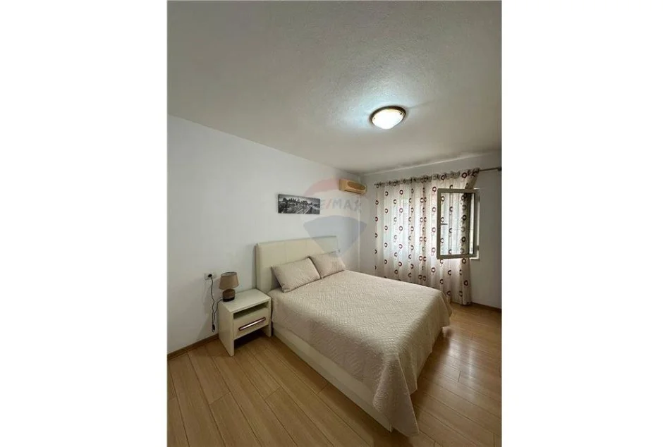 Tirane, jepet me qera apartament 2+1 Kati 2, 75 m² 600 € (Rruga Gjike Kuqali - Tirana e Re - Shushica)