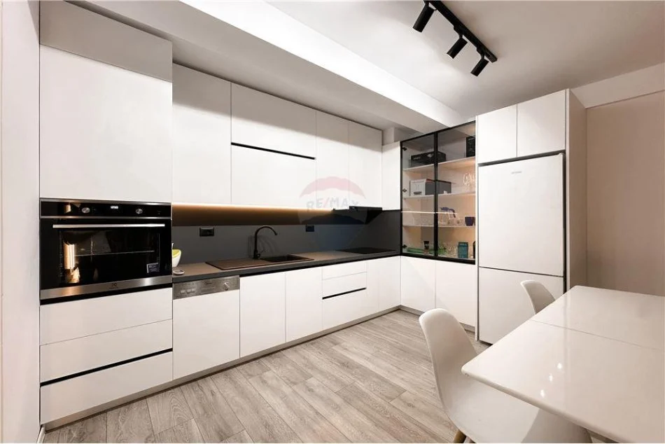 Shqiperi, shitet apartament 1+1 , 74 m² 155.000 € (Mali i Robit)