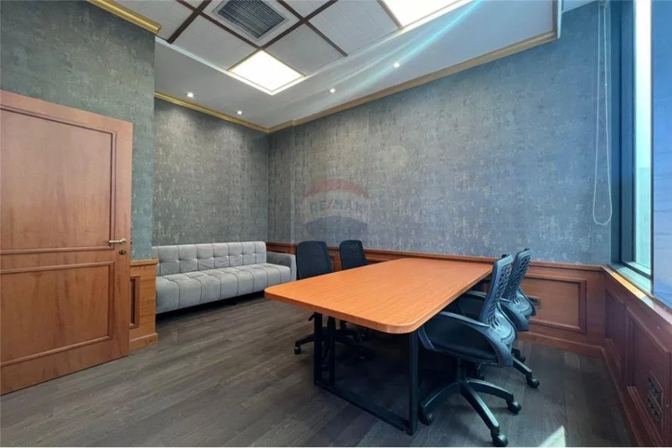 jepet me qera zyre Kati 2, 25 m² 690 € (Kullat Binjake - Tiranë)