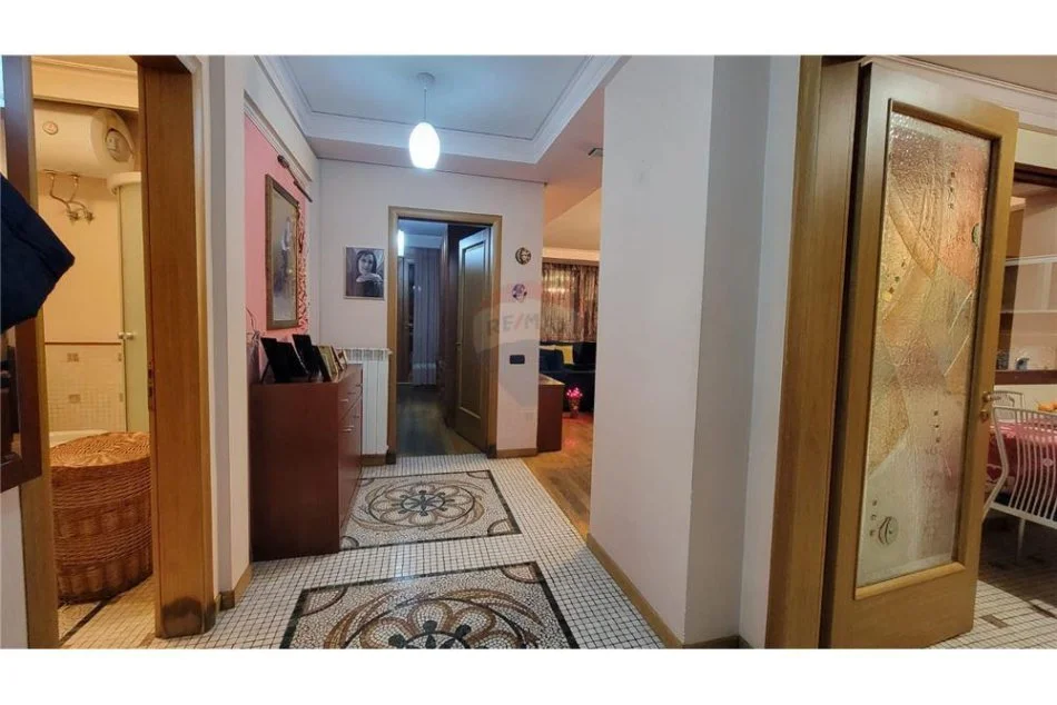 Tirane, jepet me qera apartament 3+1 , 160 m² 1.500 € (Stadiumi Air Albania)