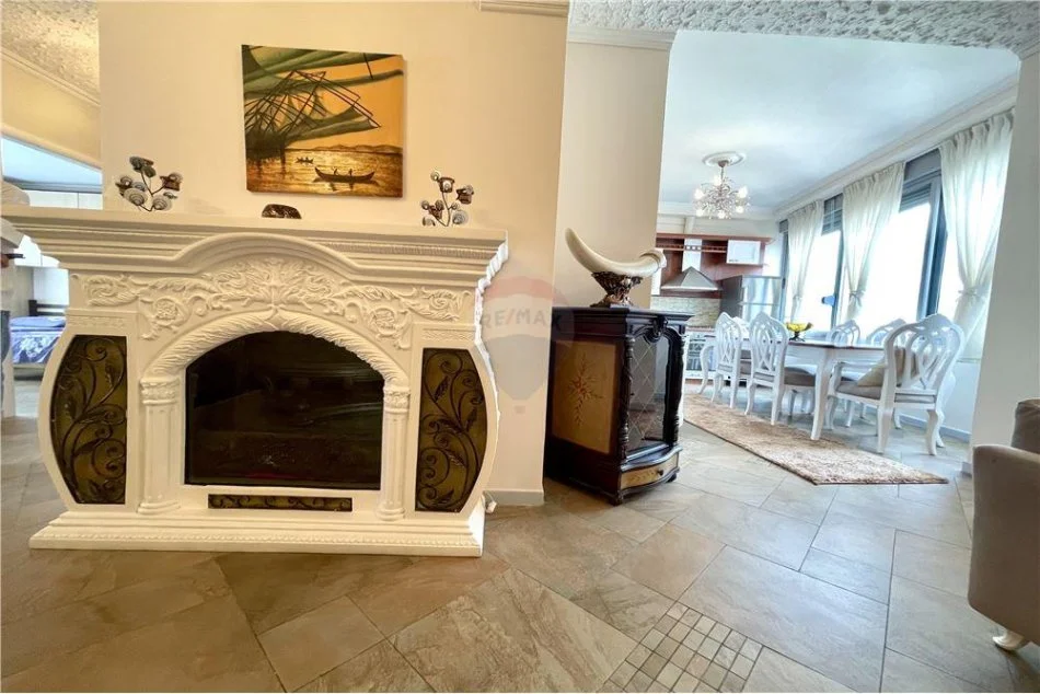 Tirane, jepet me qera apartament 2+1 Kati 8, 125 m² 800 € (Myslym Shyri - Drejtoria e Policisë)