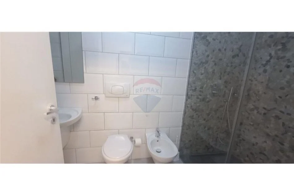 Tirane, jepet me qera apartament 1+1 Kati 3, 63 m² 500 € (21-Dhjetori - Frosina Plaku)
