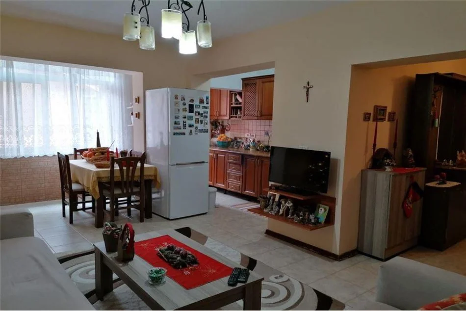 Tirane, shitet apartament 2+1 Kati 3, 70 m² 110.000 € (Tele Ndini - Xhamlliku - Porcelan)