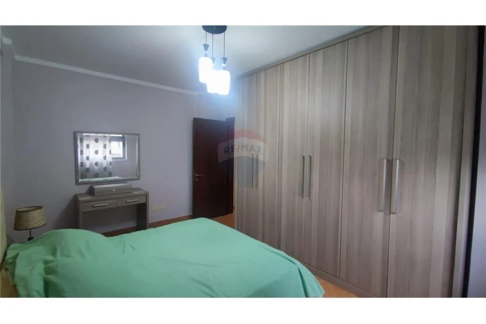 Tirane, shitet apartament 2+1 Kati 3, 101 m² 140.000 € (Rruga e Qelqit - Kombinat)
