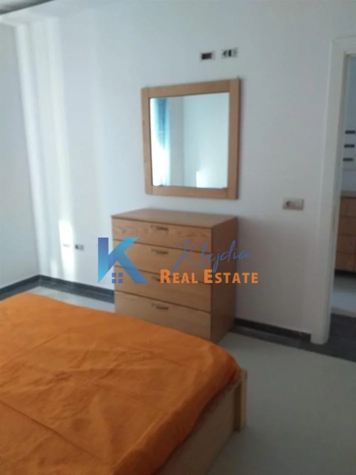Tirane, jepet me qera apartament 2+1 Kati 2, 100 m² (Brryli, afer Tirana Bank)