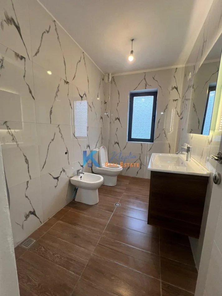 Tirane, shitet apartament 1+1 Kati 3, 56 m² 87.000 € (Rruga Ferit Xhajko, afer Tirana Bank)