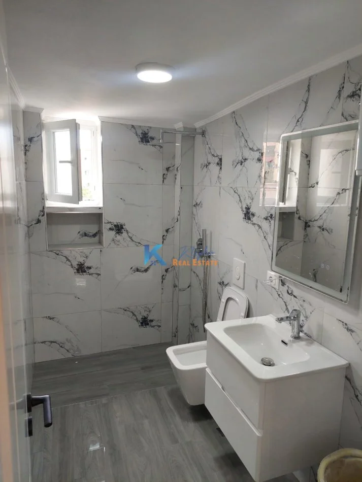 Tirane, shitet apartament 2+1 Kati 3, 64 m² 128.000 € (Brenda Unaze, Rruga Asim Vokshi)