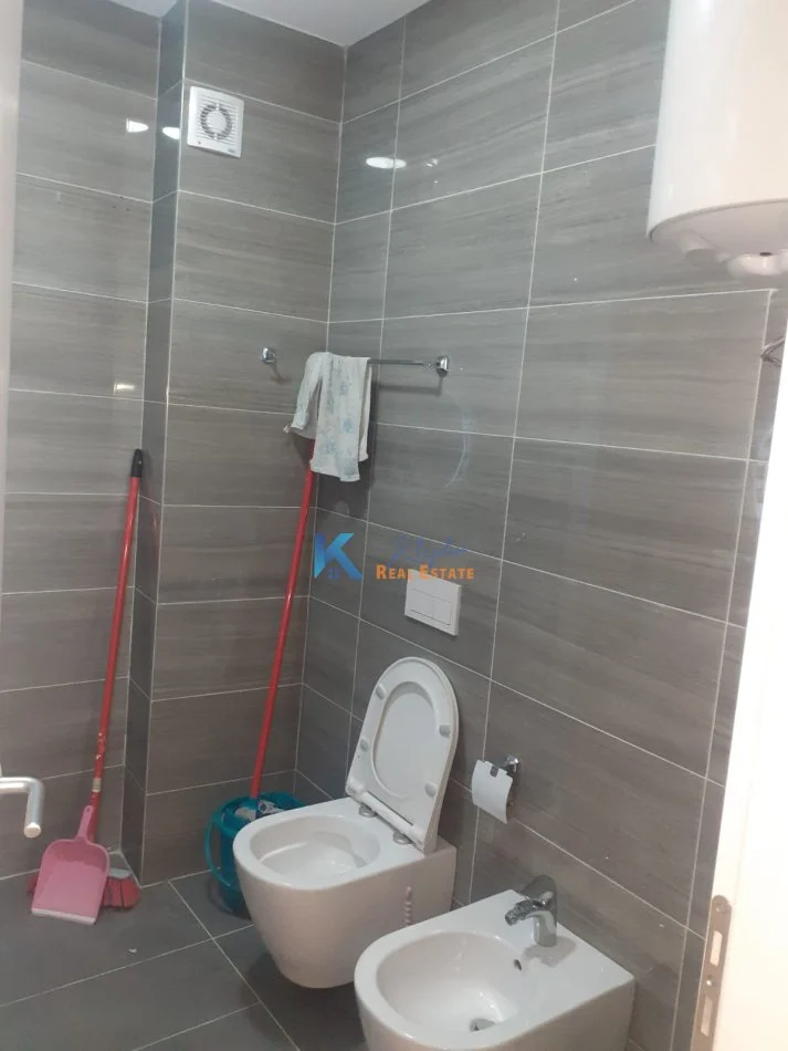 Tirane, jepet me qera apartament 2+1 Kati 1, 94 m² 600 € (Kodra e Diellit, kompleksi Kurora e Kopshtit Botanik)