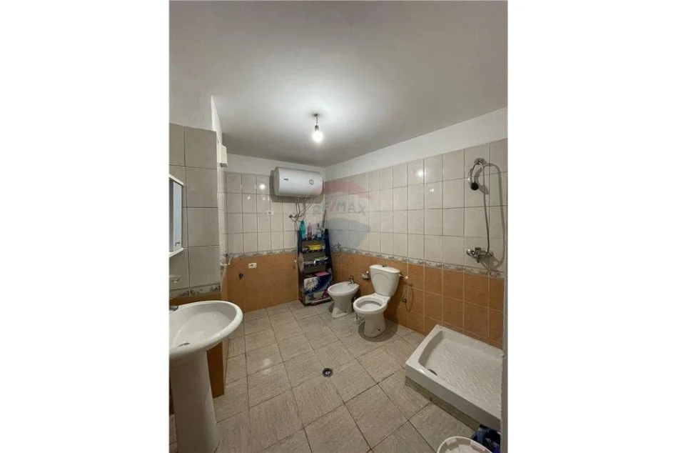 Tirane, jepet me qera apartament 2+1 Kati 2, 72 m² 400 € (Myslym Shyri)