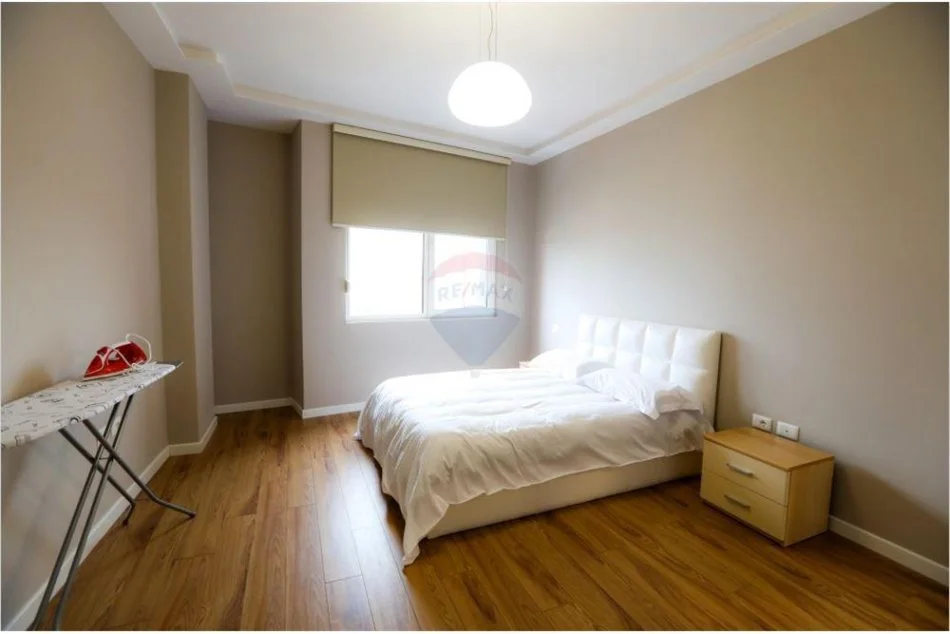 Tirane, jepet me qera apartament 2+1 Kati 7, 120 m² 1.200 € (Rruga Myrtezim Kellici - Qender)