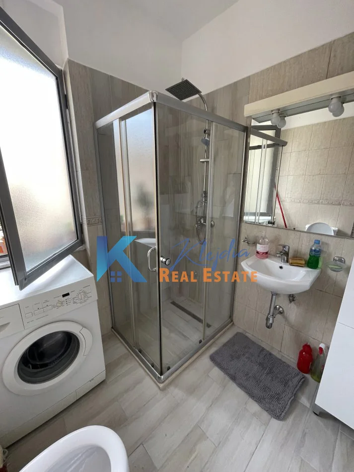 Tirane, jap me qera apartament 2+1+Ballkon Kati 4, 100 m² 600 € (Te Ish-Ekspozita)
