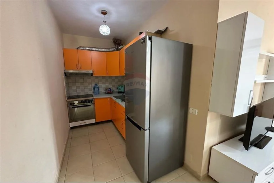Tirane, shitet apartament 1+1 Kati 3, 75 m² 83.000 € (Fresku)