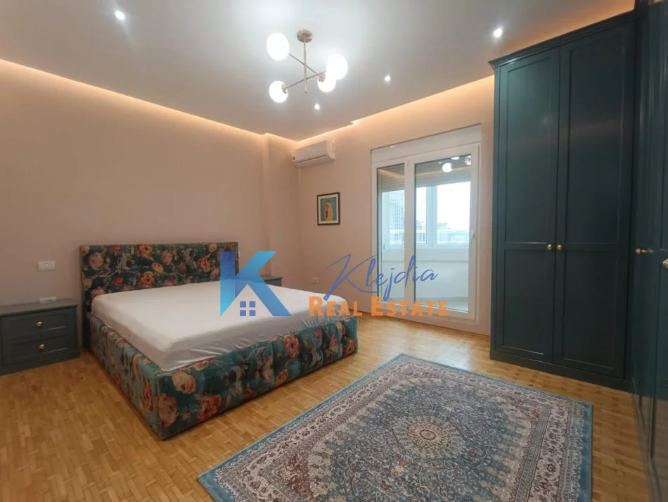 Tirane, jepet me qera apartament 1+1 Kati 9, 70 m² 800 € (Afer Shkolles se Baletit)