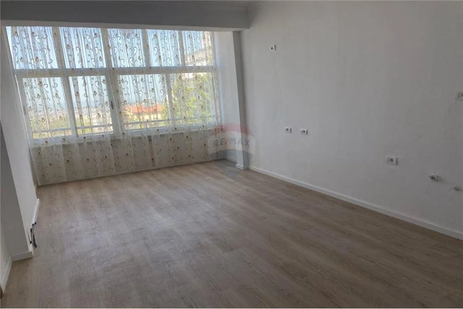 Tirane, shitet apartament 1+1 Kati 2, 60 m² 76.000 € (Rruga e Dajtit - Fresku)
