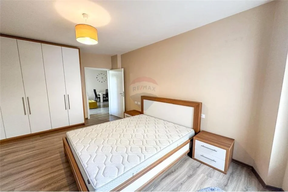 Tirane, jepet me qera apartament 2+1 , 92 m² 600 € (Rruga Frosina Plaku - 21 Dhjetori)