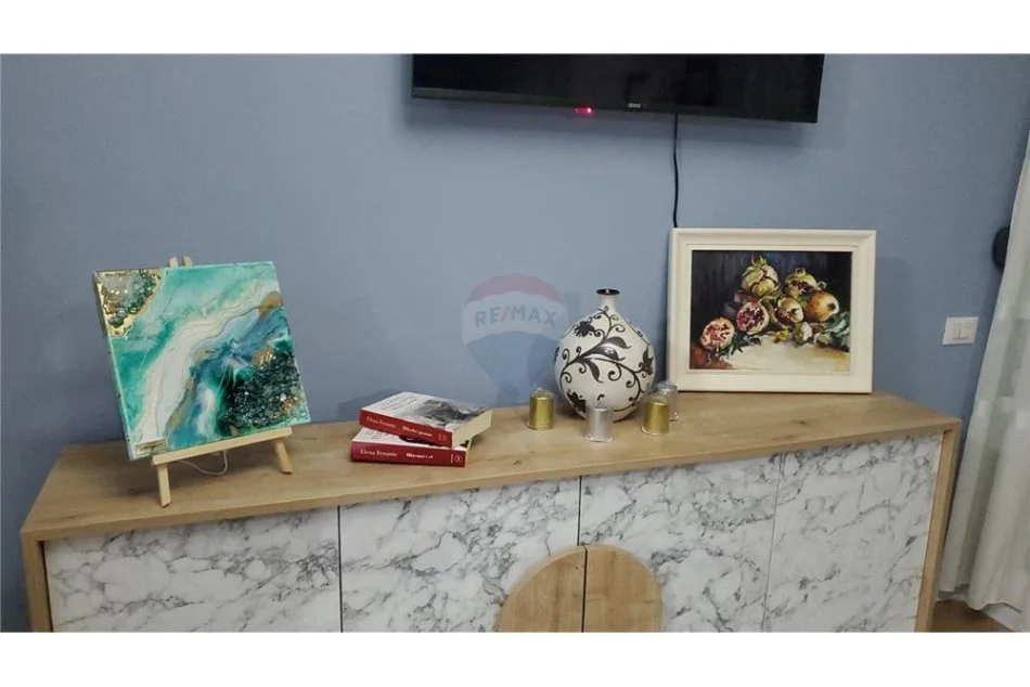 Tirane, jepet me qera apartament 1+1 Kati 12, 56 m² 1.000 € (barrikadave - Bulevardi Zogu I - Ministria e Drejtësis)