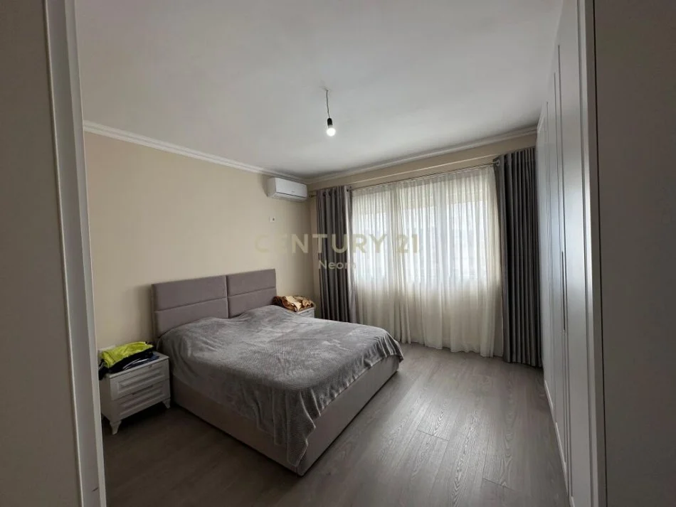 Tirane, shitet apartament 2+1 Kati 4, 119 m² 165.000 € (sauk)