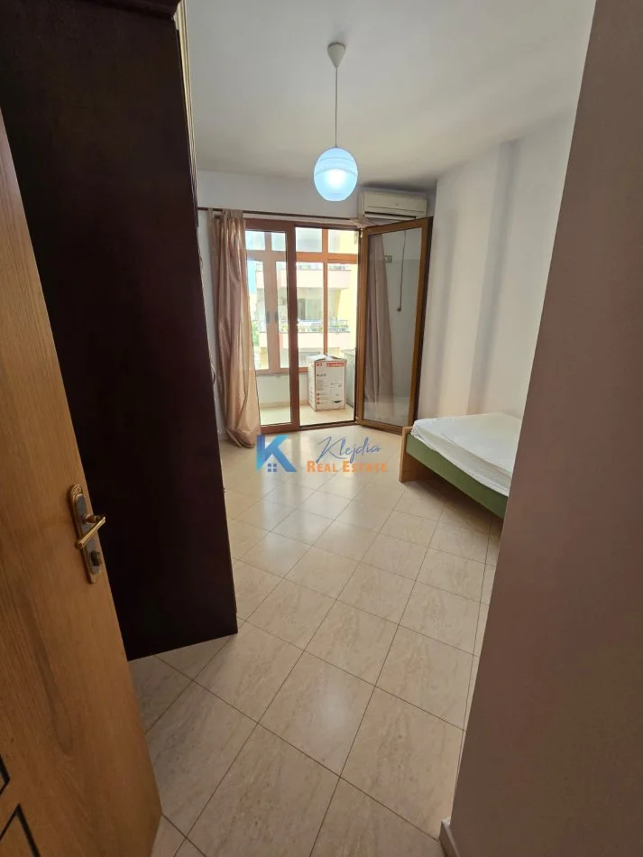 Tirane, shitet apartament 2+1+Ballkon Kati 5, 141 m² 165.000 € (3+1+2 per SHITJE ne Astir, afer Rrethrrotullimit)