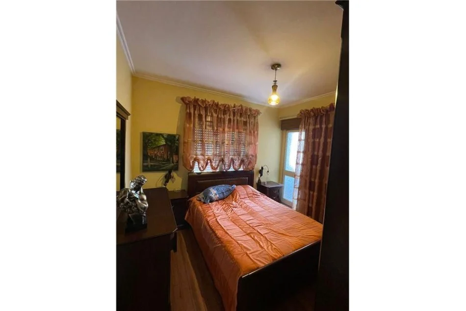 Tirane, jepet me qera apartament 3+1 Kati 3, 110 m² 1.000 € (Mine Peza - Qendër - Kafe Flora)