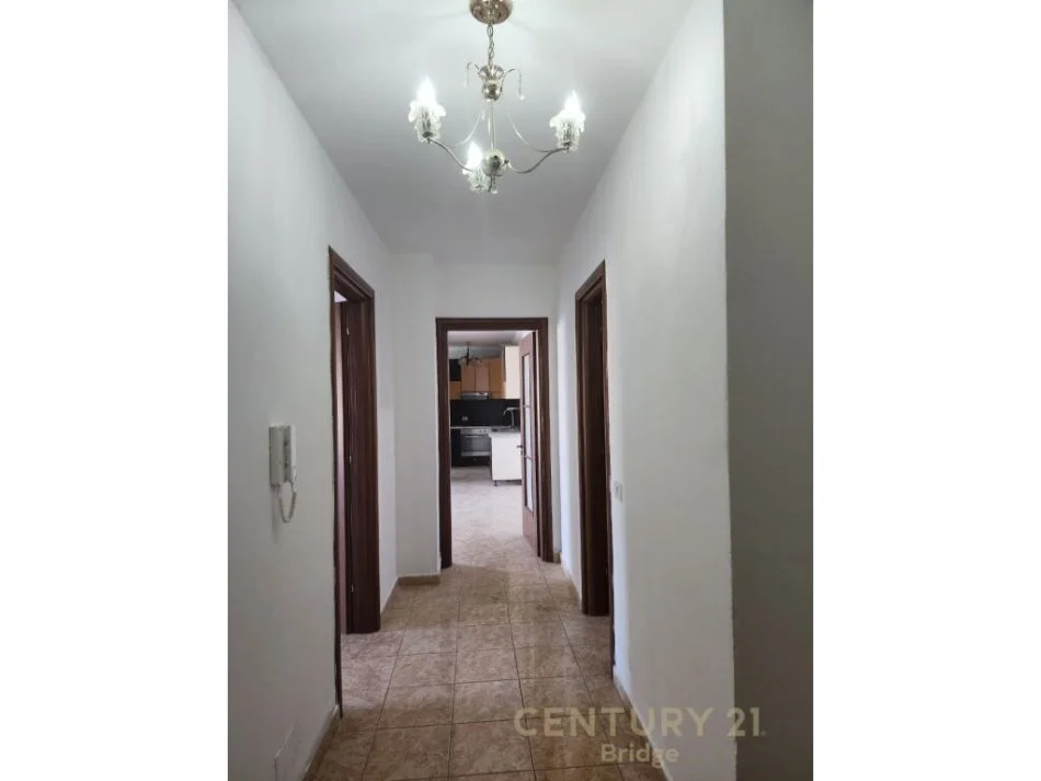 Tirane, shitet apartament 2+1 Kati 3, 112.000 m² 112.000 € 