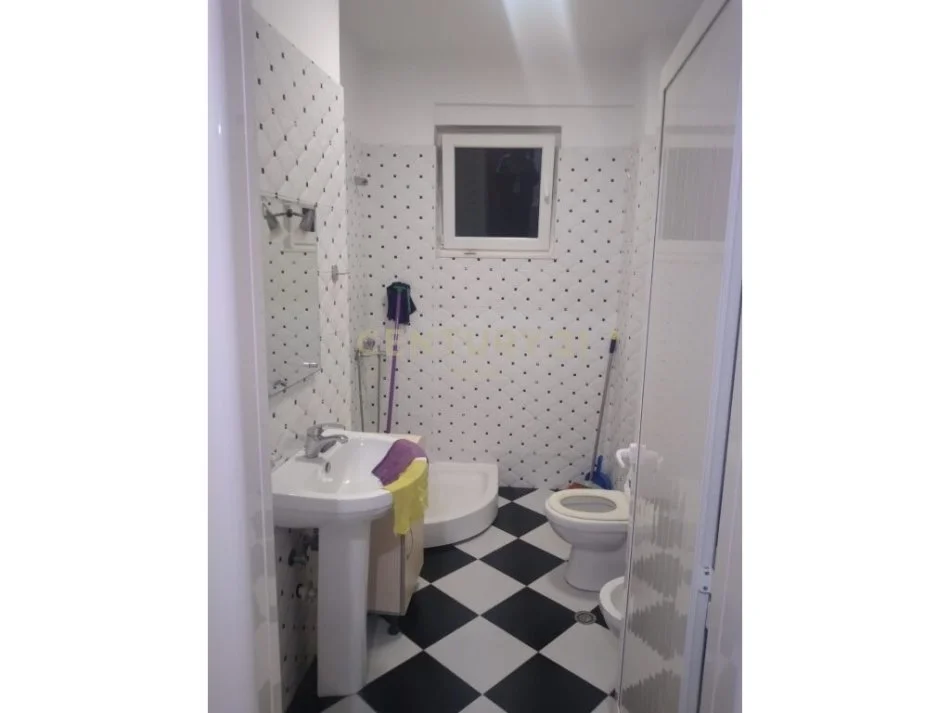 Tirane, jap me qera apartament 2+1 Kati 2, 90 m² 500 € (liqen i thate)